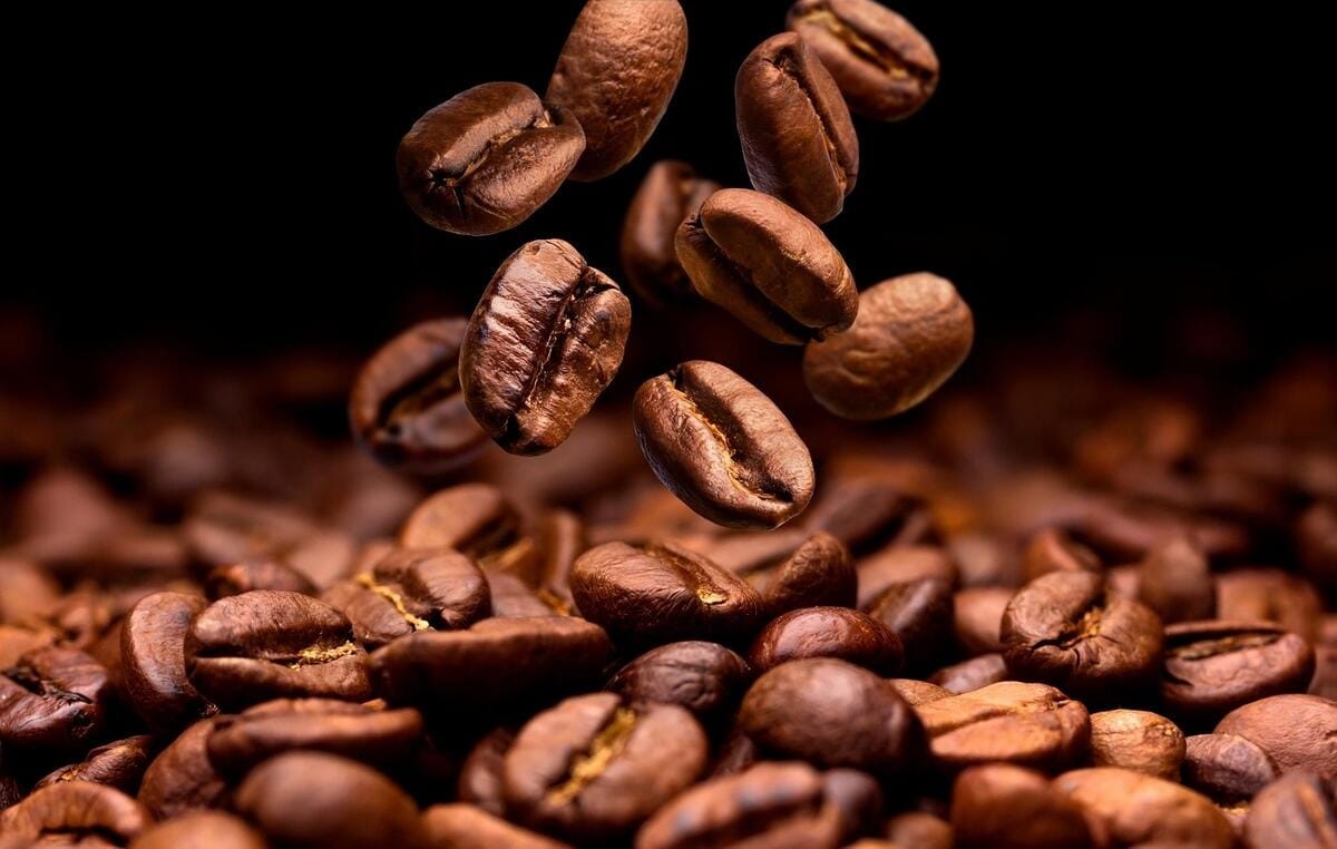 10عکس با کیفیت عالی از دانه قهوه coffee-beans برای چاپ روی انواع پرده