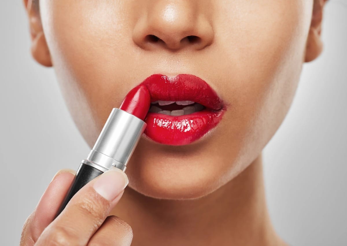 10عکس باکیفیت و جذاب از رژلب Lipstick برای چاپ روی انواع پرده