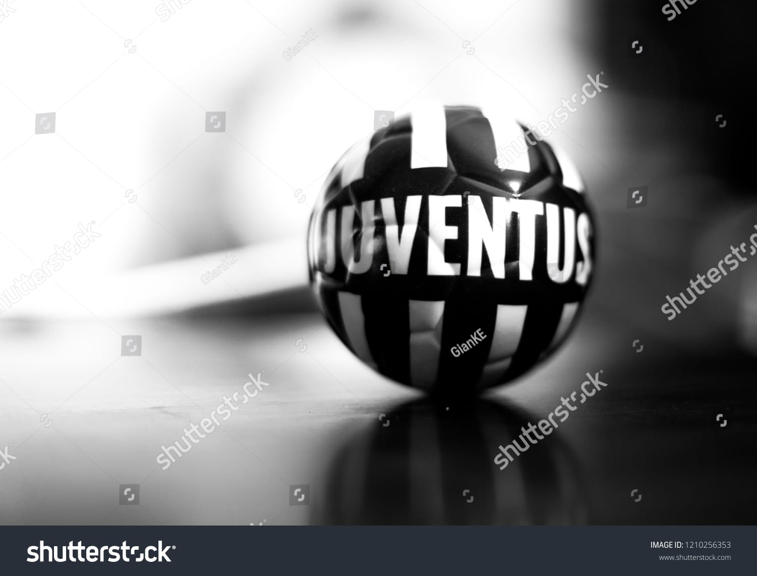 لوگو باشگاه یوونتوس Juventus - کد 1210256353