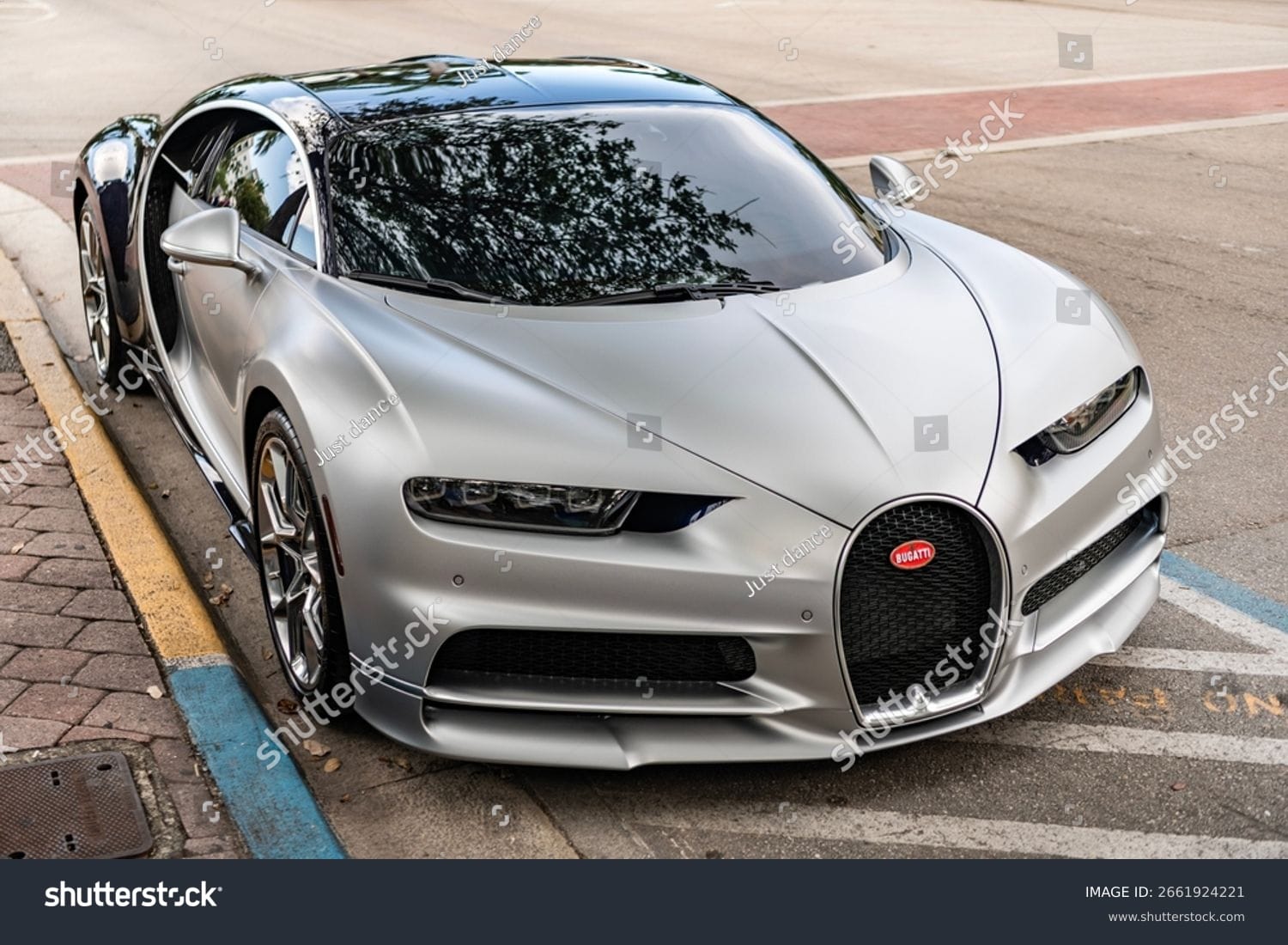 ماشین بوگاتی ویرون Bugatti Veyron - کد 2661924221