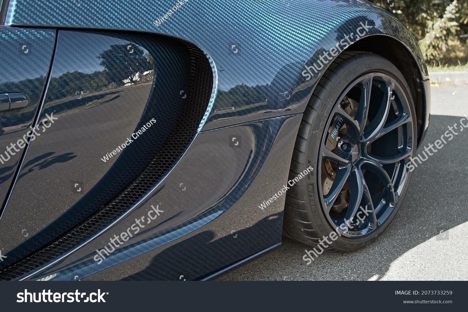 ماشین بوگاتی ویرون Bugatti Veyron - کد 2073733259